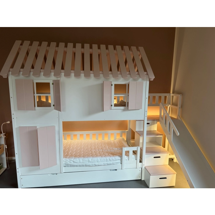 bezpieczne łóżko piętrowe ze schodami